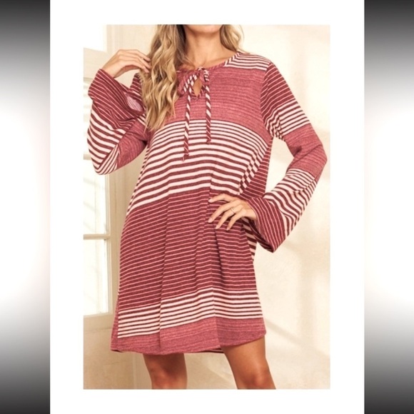 Sweater Dress Long Sleeve Bell Sleeve Clay Red + Natural Size MEDIUM New NWT - Picture 4 of 8